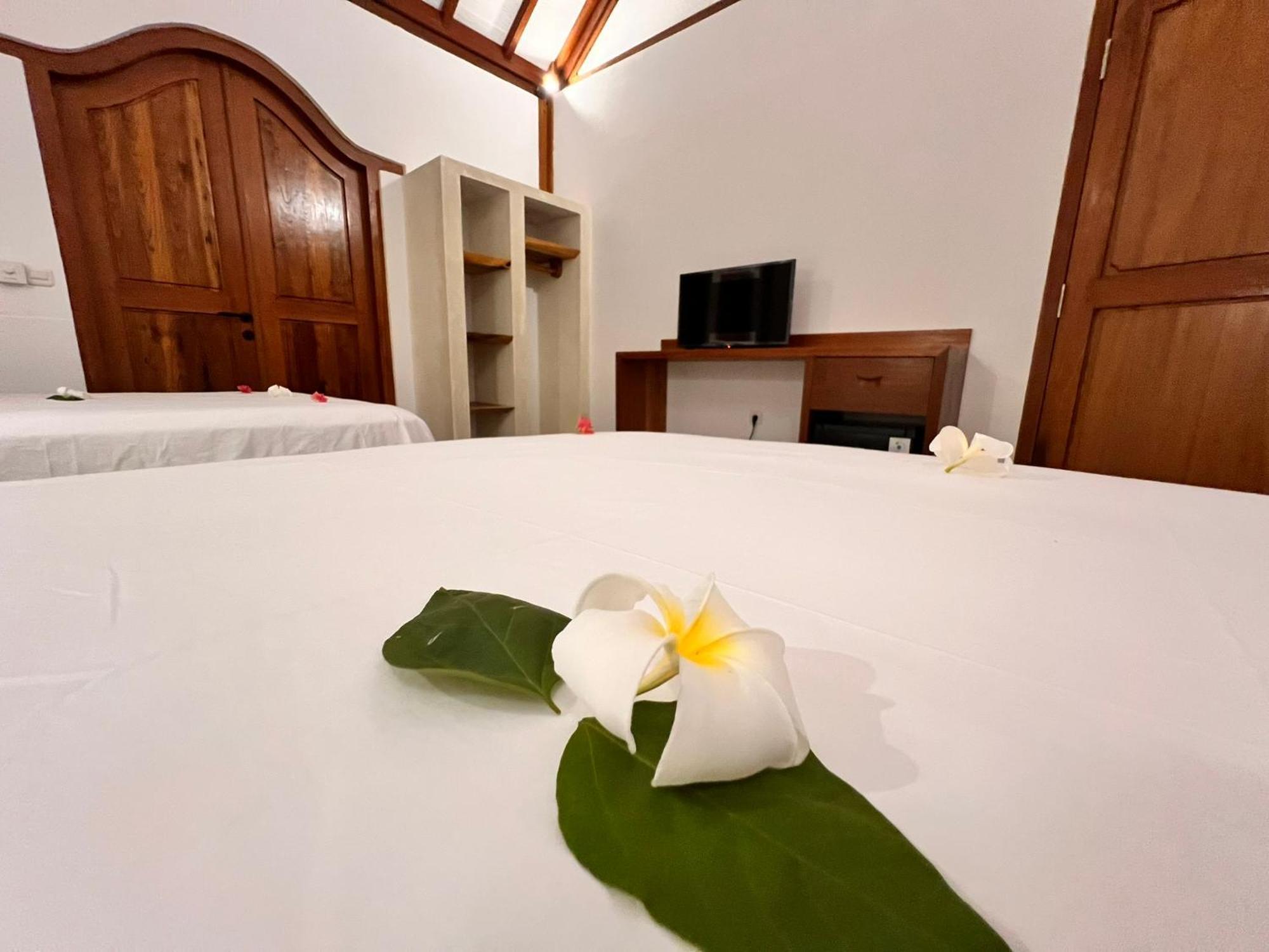 Gili Lumbung Bungalow غيلي آير المظهر الخارجي الصورة